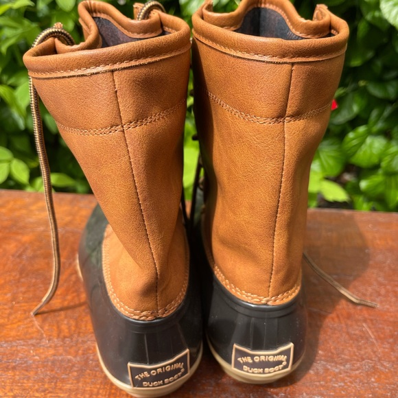 NWT The Original Duck Boot, size 6 - Picture 3 of 7